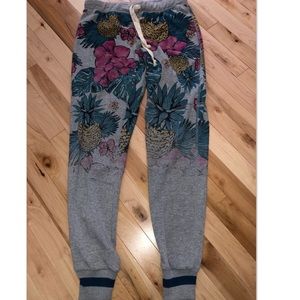 Tropical print sweatpants 🌺🍍